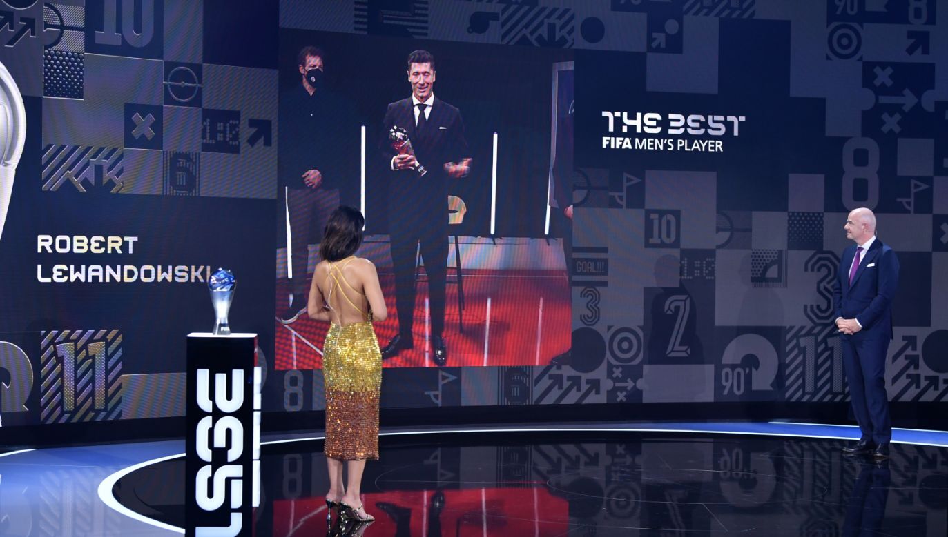 Robert Lewandowski wygrał plebiscyt FIFA na Piłkarza Roku (fot. PAP/EPA)