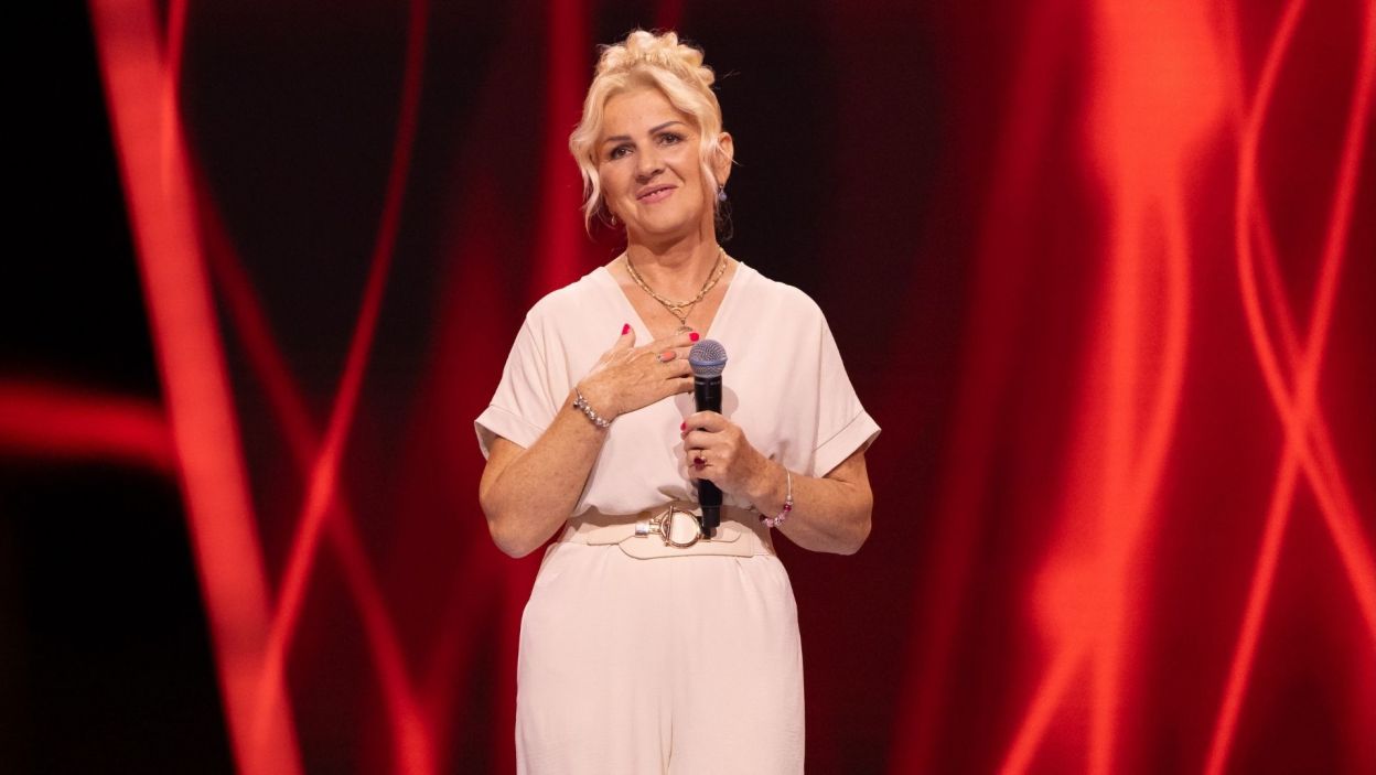 Barbara Postoł, podopieczna Andrzeja Piasecznego, zaśpiewała piosenkę „Za każdy uśmiech” Anny Jantar, jednak musiała pożegnać się z programem. Fot. Arsen Petrovych/ TVP