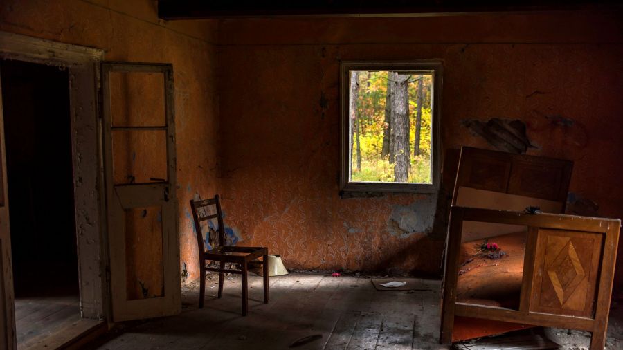 „Kierunek URBEX”. Eksploracja opuszczonej wioski w środku lasu - fot. Piotr Waleron