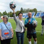 W przerwie meczu odbyła się licytacja piłek z podpisami graczy Realu Madryt (fot. Ireneusz Sobieszczuk/TVP)