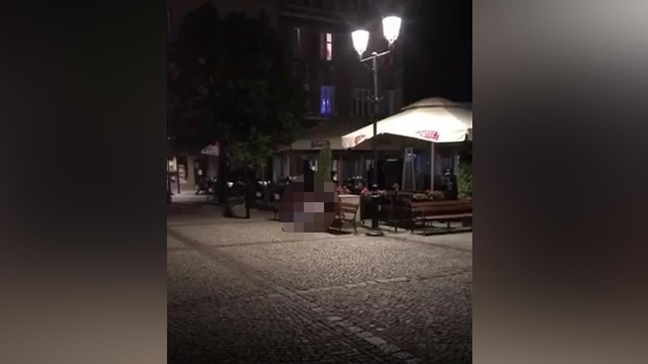 Wszystko działo się na oczach przechodniów (fot. YouTube) Wszystko działo się na oczach przechodniów (fot. YouTube)