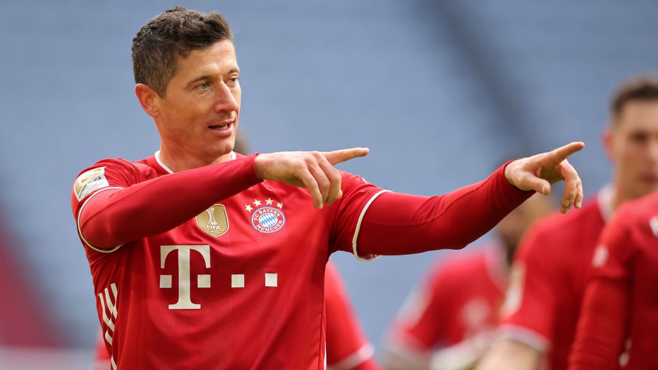 Robert Lewandowski wciąż ma szansę na pobicie rekordu Gerda Muellera (fot. Stefan Matzke - sampics/Corbis via Getty Images) Robert Lewandowski wciąż ma szansę na pobicie rekordu Gerda Muellera (fot. Stefan Matzke - sampics/Corbis via Getty Images)