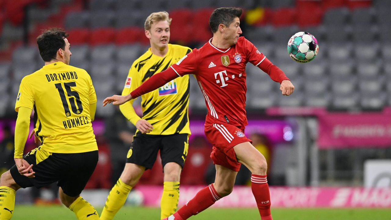 Robert Lewandowski strzela w tym sezonie gola za golem (fot. Getty Images) Robert Lewandowski strzela w tym sezonie gola za golem (fot. Getty Images)
