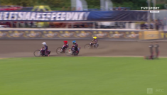 Kacper Woryna (kask niebieski) (fot. TVP)