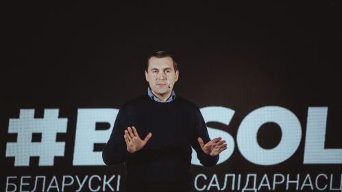 Кіраўнік фонду «BYSOL» Андрэй Стрыжак прамаўляе падчас форуму «Беларусы годныя лепшага». Варшава, Польшча. 26 студзеня 2025 года. Фота: Белсат