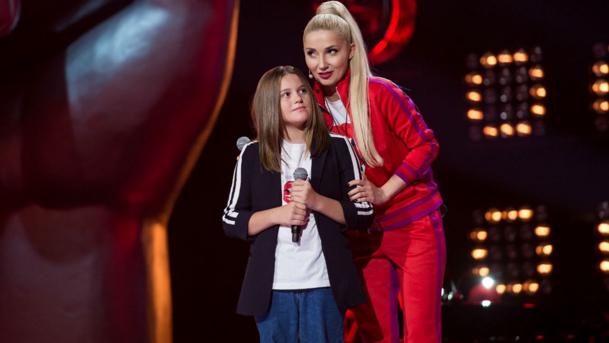 Cleo doceniła chrypkę w głosie Eleny i jako pierwsza odwróciła swój fotel (fot. J. Bogacz/TVP)