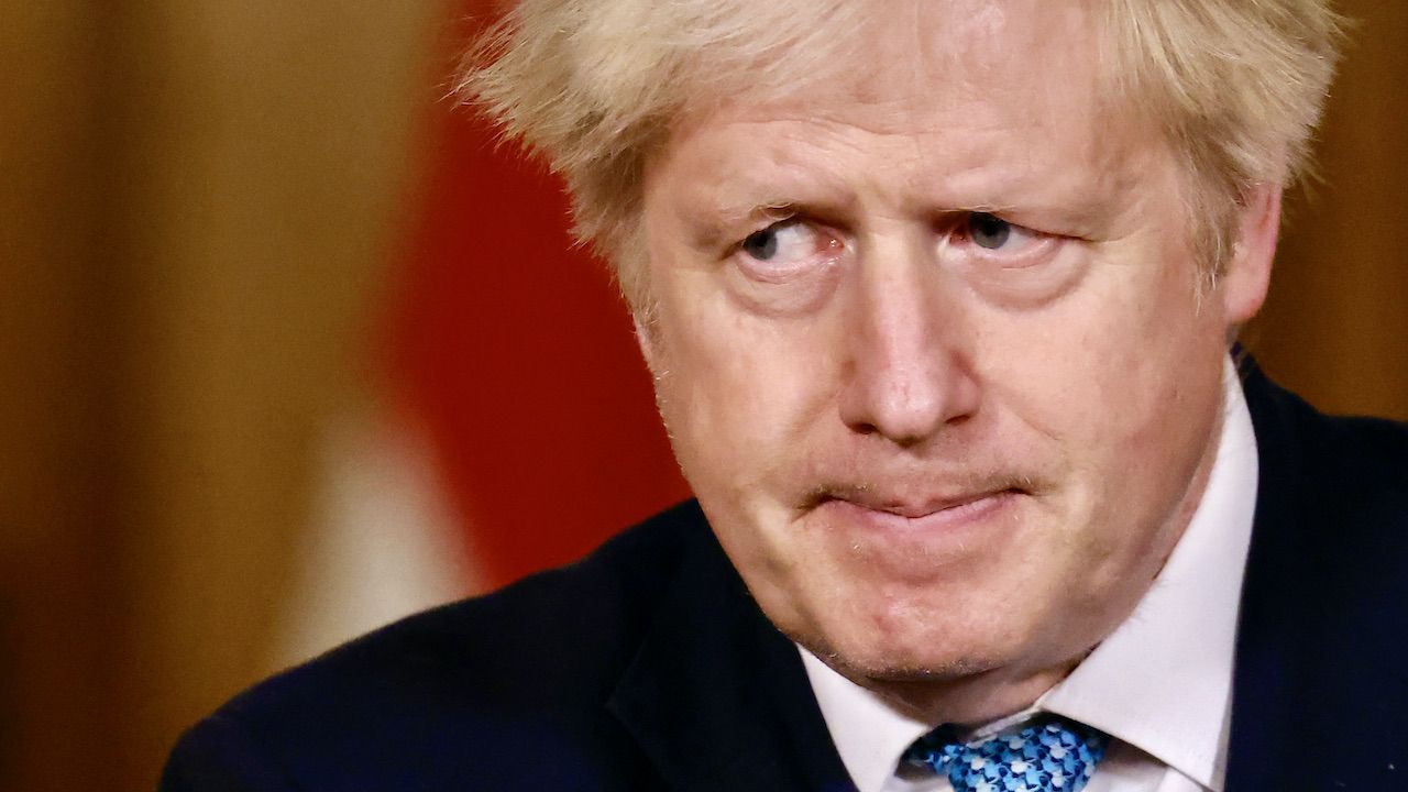 Boris Johnson zasugerował opóźnienie zniesienia obostrzeń (fot. Tolga Akmen/WPA Pool/Getty Images)