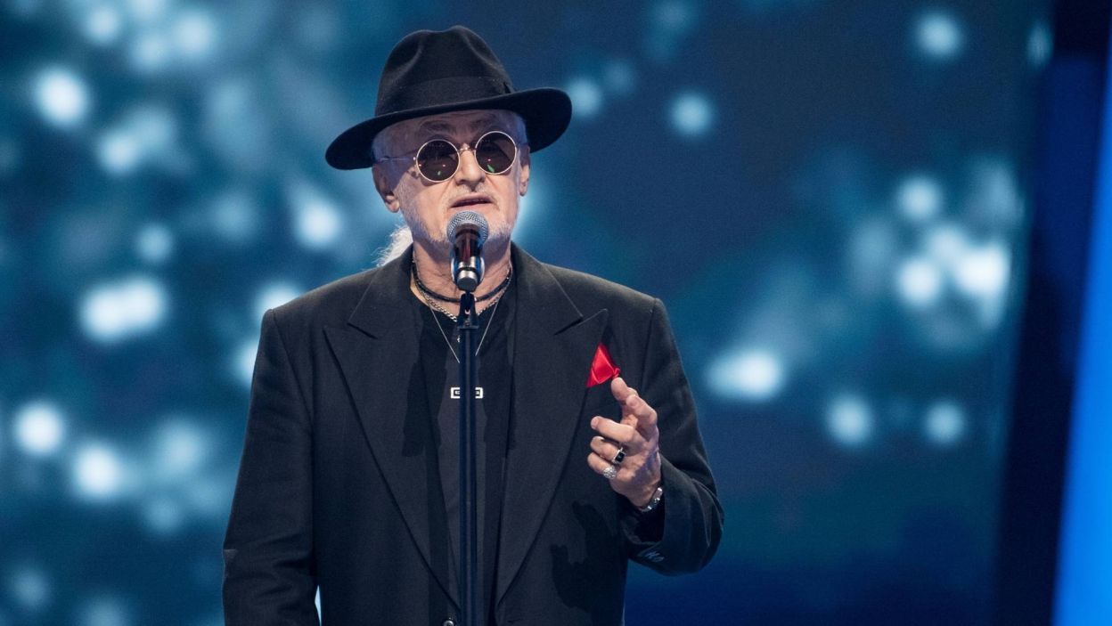 Krzysztof Kisiała, podopieczny Tatiany Okupnik, w półfinale programu „The Voice Senior” zaśpiewał piosenkę „Nie jesteś sama” Seweryna Krajewskiego. Mimo wysokiej jakości występu, Krzysztof nie przeszedł do finału. Fot. Waldemar Kompała/ TVP