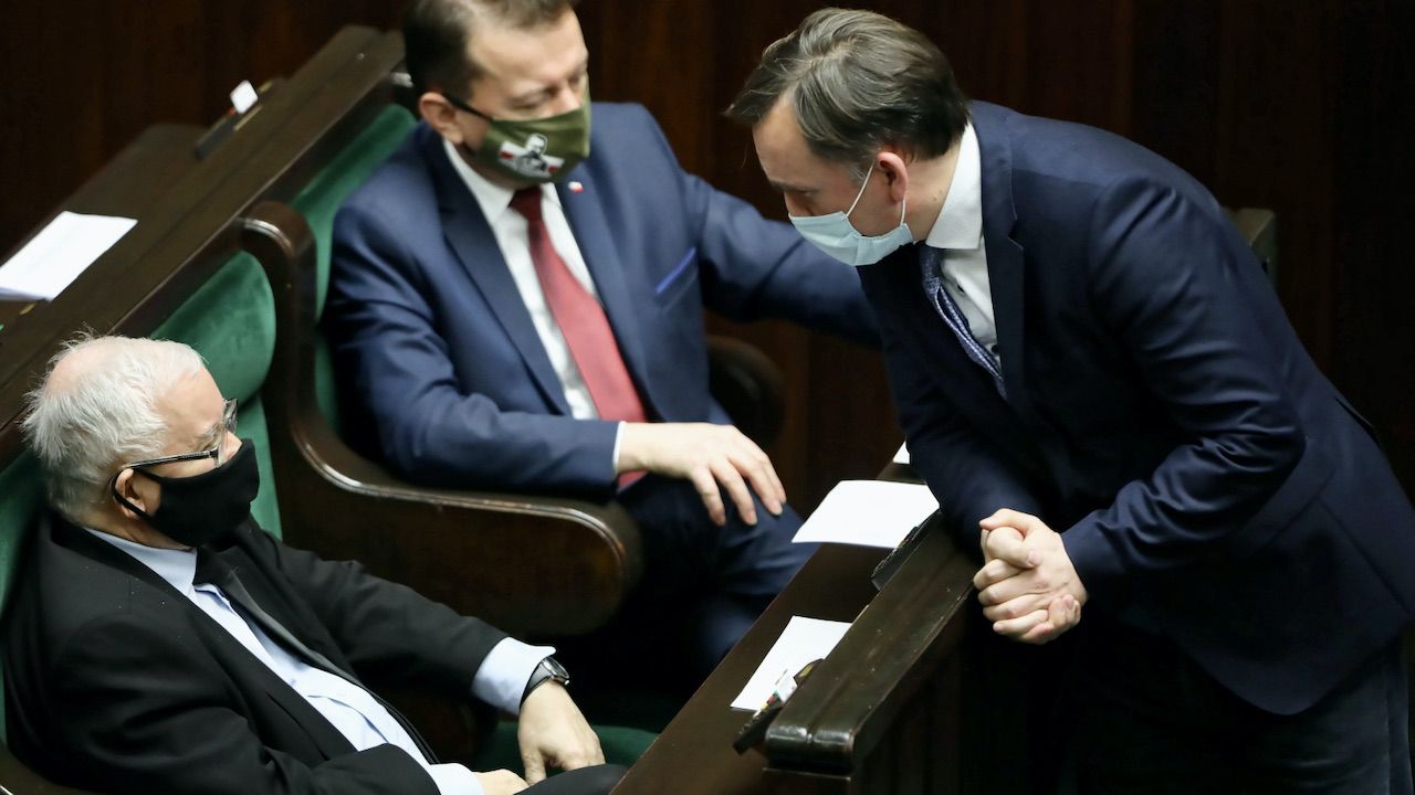 Partia Kaczyńskiego pracuje też nad pewnym wentylem bezpieczeństwa (fot. PAP/Wojciech Olkuśnik) Partia Kaczyńskiego pracuje też nad pewnym wentylem bezpieczeństwa (fot. PAP/Wojciech Olkuśnik)