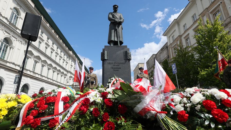 Pomnik Józefa Piłsudskiego przy placu jego imienia Fot. Szymon Pulcyn/PAP