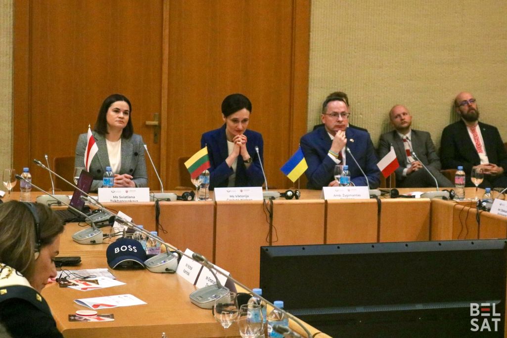 У Вільні распачалася Канферэнцыя Каліноўскага з удзелам Святланы Ціханоўскай. 22 сакавіка 2024 года. (Фота: Белсат)