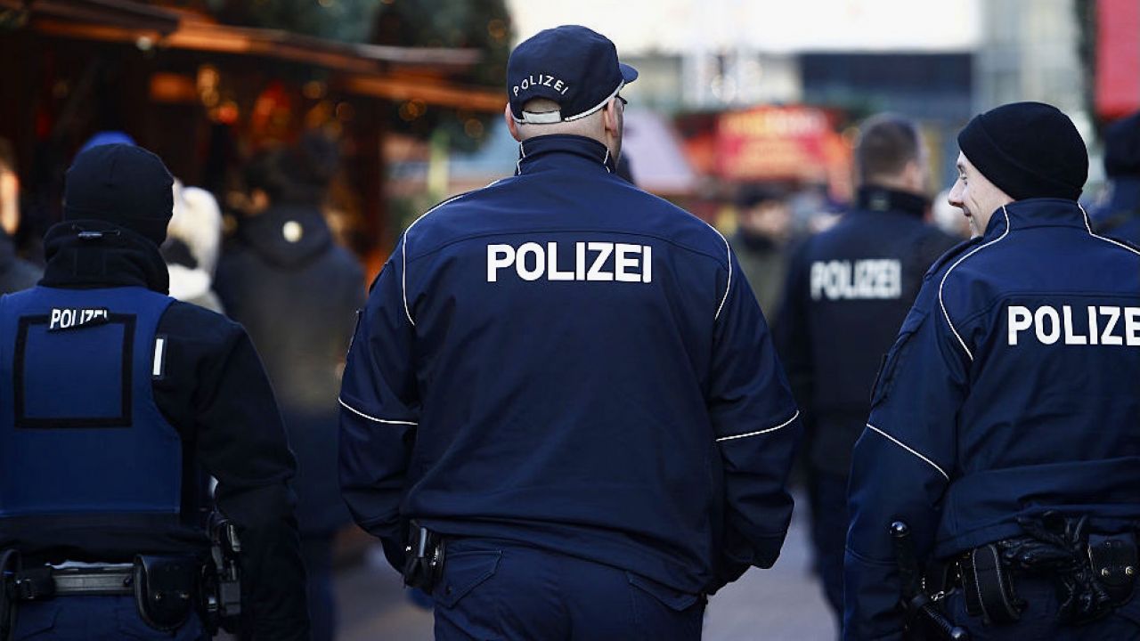 Policjantom zarzuca się kradzież 7000 sztuk amunicji (fot. M.Tantussi/Getty Images, zdjęcie ilustracyjne) Policjantom zarzuca się kradzież 7000 sztuk amunicji (fot. M.Tantussi/Getty Images, zdjęcie ilustracyjne)