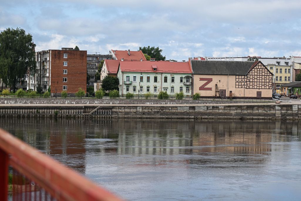 Здымак мае ілюстрацыйны характар. Гіганцкая літара Z відаць на будынку ў Калінінградскай вобласці насупраць літоўскага мястэчка Пагегяй, Літва. 10 ліпеня 2023 года. (Фота: Omar Marques / Anadolu Agency / abacapress.com / East News)