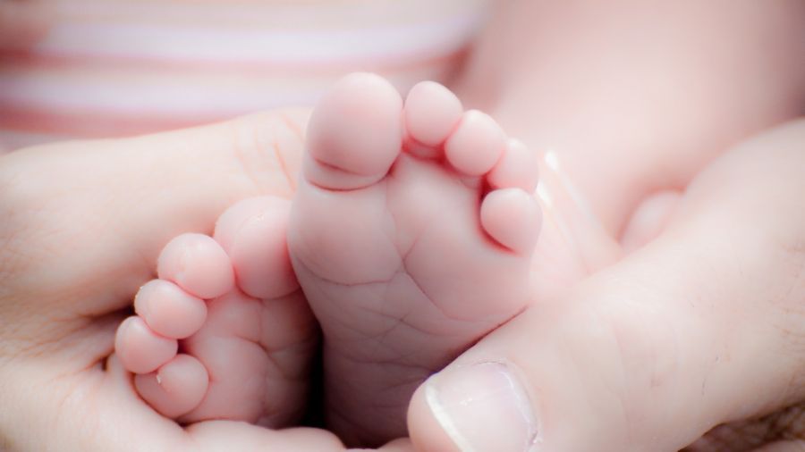 Ryzyko przedwczesnego porodu i niskiej masy urodzeniowej rosło w miarę wzrostu stężenia PM2,5 (fot. pexels.com)