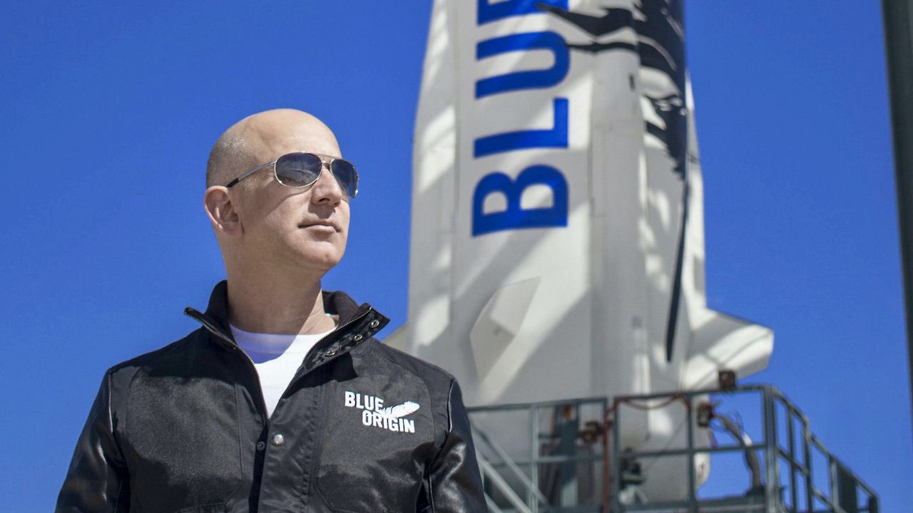 W locie będzie uczestniczył Jeff Bezos (fot. PAP/EPA/BLUE ORIGIN) W locie będzie uczestniczył Jeff Bezos (fot. PAP/EPA/BLUE ORIGIN)
