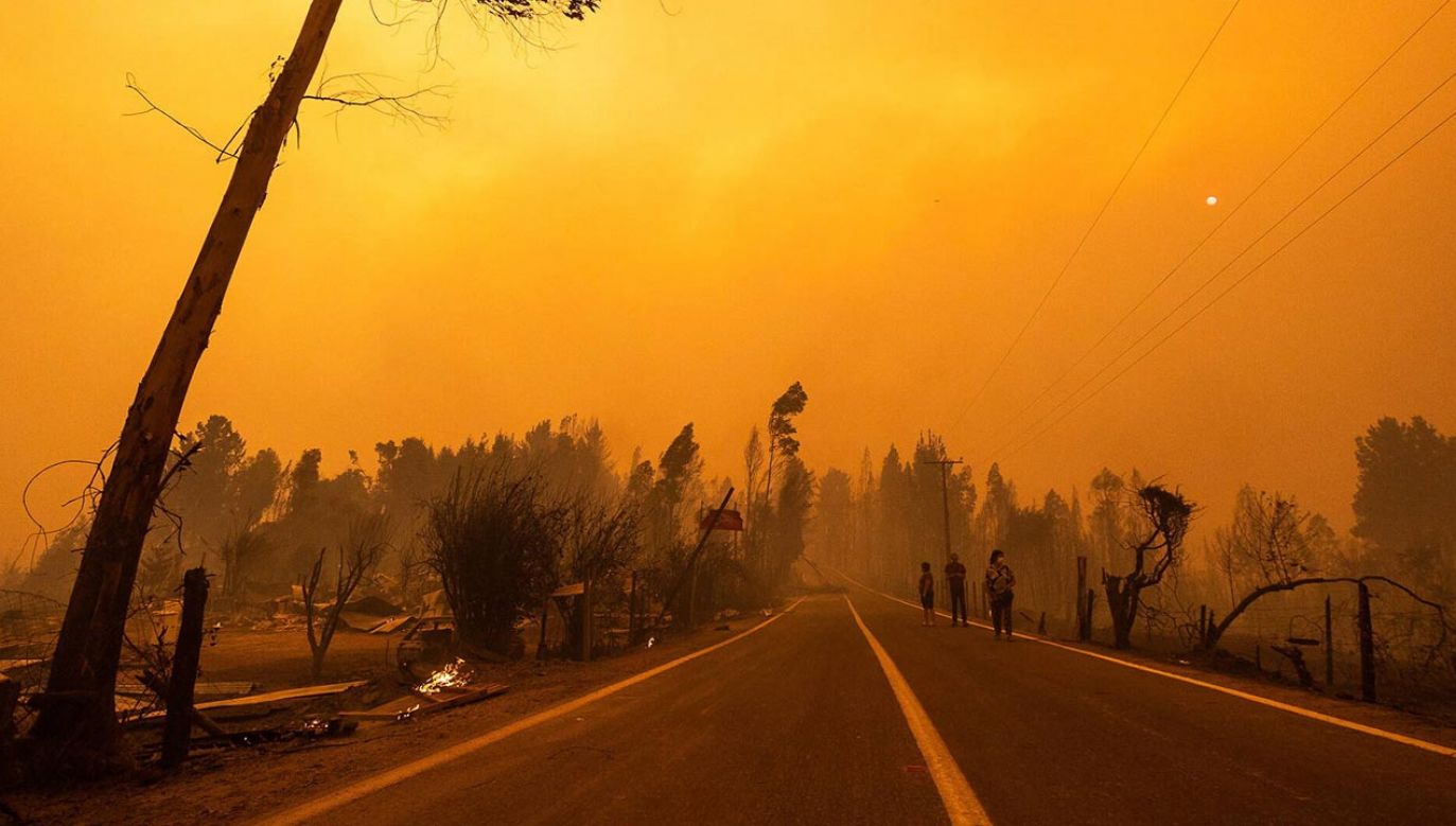 Ogień w Chile zbiera coraz więcej ofiar... (Fot.EPA/PABLO HIDALGO)