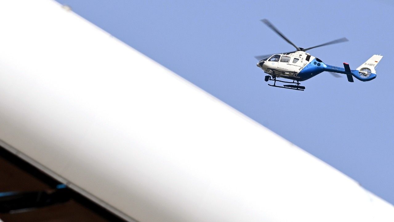 Policja przeszukała miejsce pracy oraz dom mężczyzny (fot. PAP/EPA/Philipp Guelland / POOL) Policja przeszukała miejsce pracy oraz dom mężczyzny (fot. PAP/EPA/Philipp Guelland / POOL)
