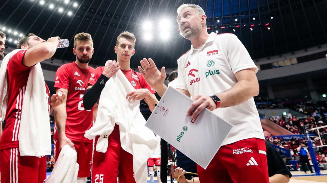 Nikola Grbić i reprezentacja Polski siatkarzy (fot. Volleyball World)