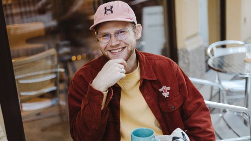 Писатель и автор книги «Последнее поколение» Макар Волынкин. Варшава, Польша. 3 апреля 2025 года. Фото: Белсат