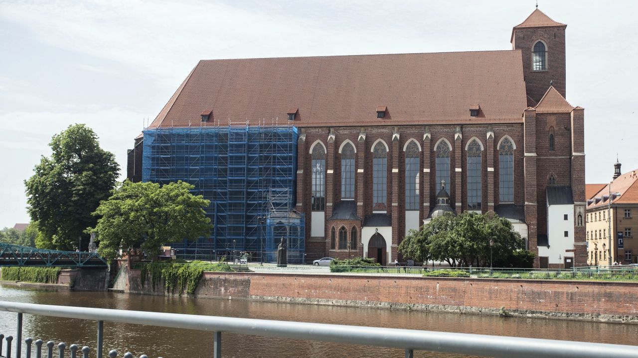 Kościół pw. Najświętszej Marii Panny we Wrocławiu w obrębie którego doszło do ataku na księdza (fot.arch.PAP/	Aleksander Koźmiński)