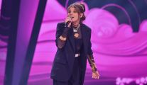 Po Oli pojawiła się Julia Dąbrowska z utworem „Scrabble” Julii Dąbrowskiej. Ubrana jest w czarne eleganckie spodnie i marynarkę oraz dwukolorową bluzkę. 