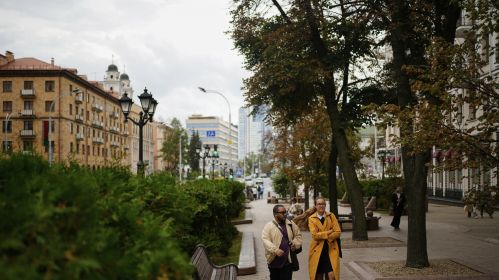 Люди идут по улице Ленина в Минске, Беларусь. 16 сентября 2025 года. Фото: AP Photo / Pavel Bednyakov / East News