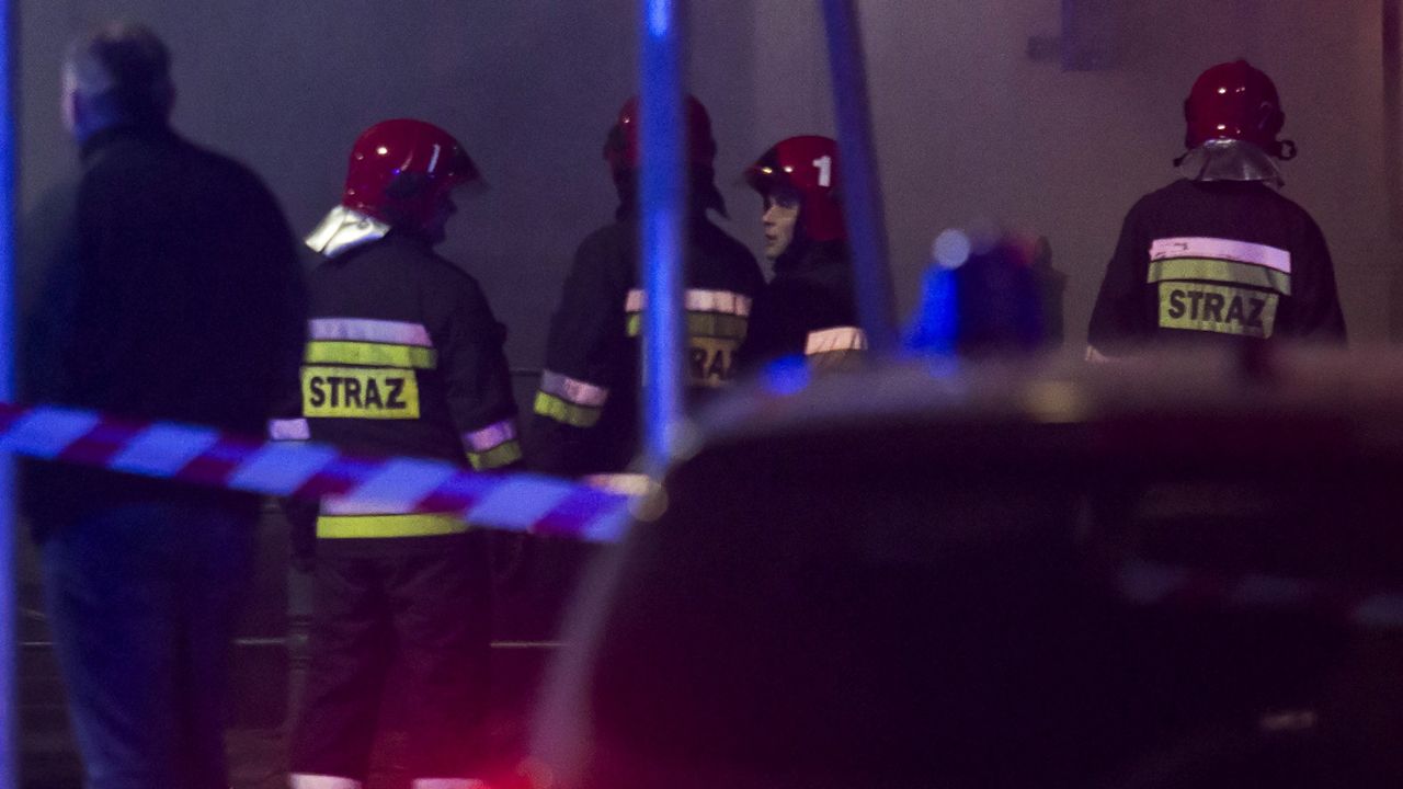 Pożar ogarnął hale o łącznej powierzchni ok. 3,2 tys. m kw. (fot. PAP/Aleksander Koźmiński, zdj. ilustracyjne) Pożar ogarnął hale o łącznej powierzchni ok. 3,2 tys. m kw. (fot. PAP/Aleksander Koźmiński, zdj. ilustracyjne)