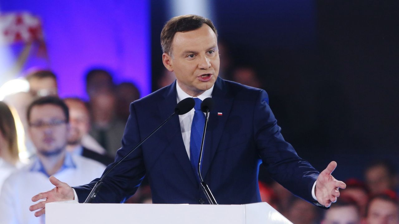 Blokowanie przez Dudę etatu na UJ wypomniał mu m.in. Bronisław Komorowski w czasie debaty w TVP (fot. PAP/Paweł Supernak) Blokowanie przez Dudę etatu na UJ wypomniał mu m.in. Bronisław Komorowski w czasie debaty w TVP (fot. PAP/Paweł Supernak)