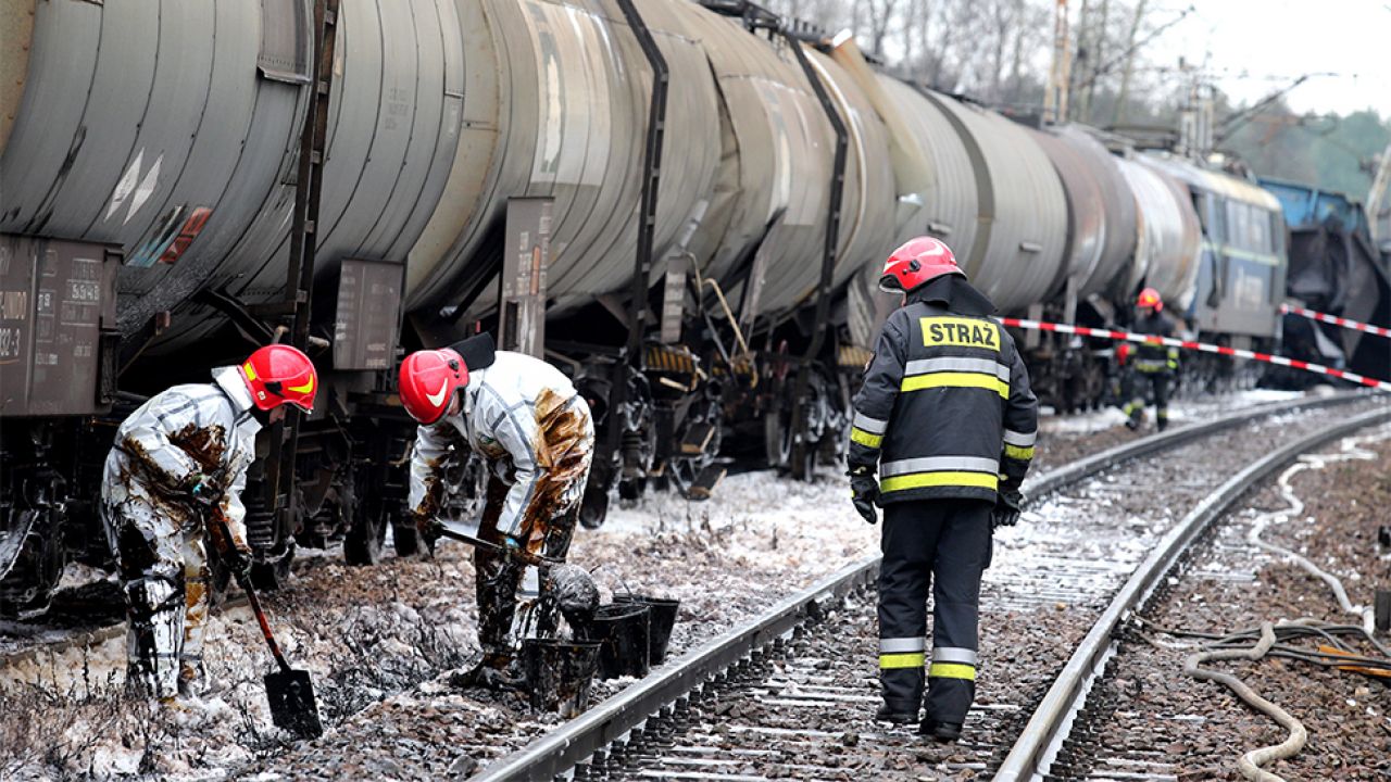Elektrowozy Dwóch Pociągów Elektrycznych Jadących W Przeciwne Strony