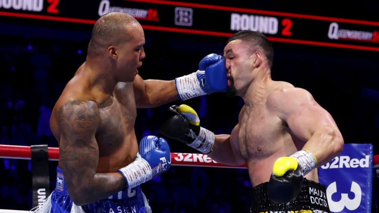W październiku Joseph Parker (z prawej) przegrał przez techniczny nokaut w 11. rundzie z Fabio Wardleyem (fot. Getty Images)