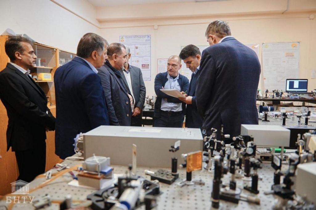 Іранская дэлегацыя на чале з Мэгдзі Джафары падчас наведвання БНТУ. 15 лютага 2023 года (Фота: bntu.by)