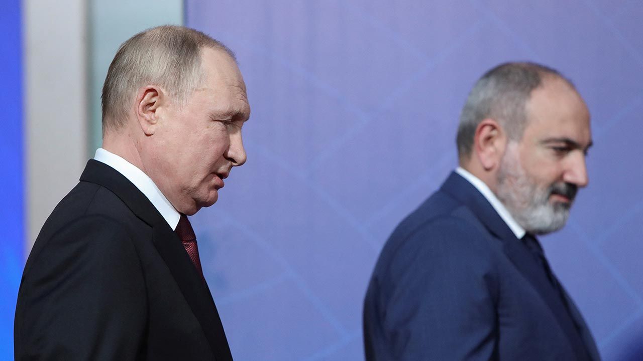 Władimir Putin i Nikol Paszynian (fot. PHOTOLURE / Reuters / Forum)