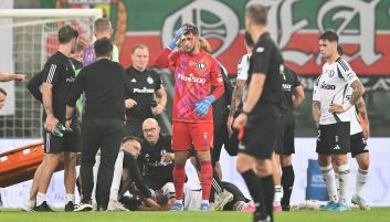 Kacper Tobiasz nie dokończył spotkania Legii Warszawa ze Śląskiem Wrocław po zderzeniu z Arturem Jędrzejczykiem (fot: PAP) Kacper Tobiasz nie dokończył spotkania Legii Warszawa ze Śląskiem Wrocław po zderzeniu z Arturem Jędrzejczykiem (fot: PAP)