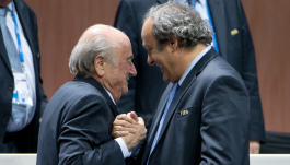 Sepp Blatter (L) i Michel Platini (fot. Getty)