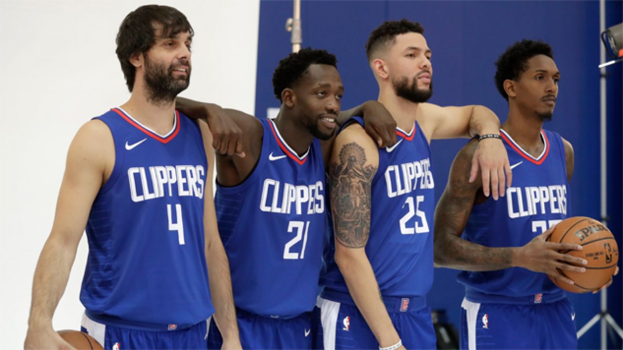 Sezon ligi NBA rusza 17 października (fot. PAP/EPA/MIKE NELSON) Sezon ligi NBA rusza 17 października (fot. PAP/EPA/MIKE NELSON)