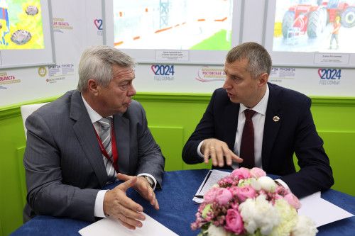 Губернатар Растоўскай вобласці Васілій Голубеў і амбасадар Беларусі ў РФ Дзмітрый Крутой. (Фота: donland.ru)