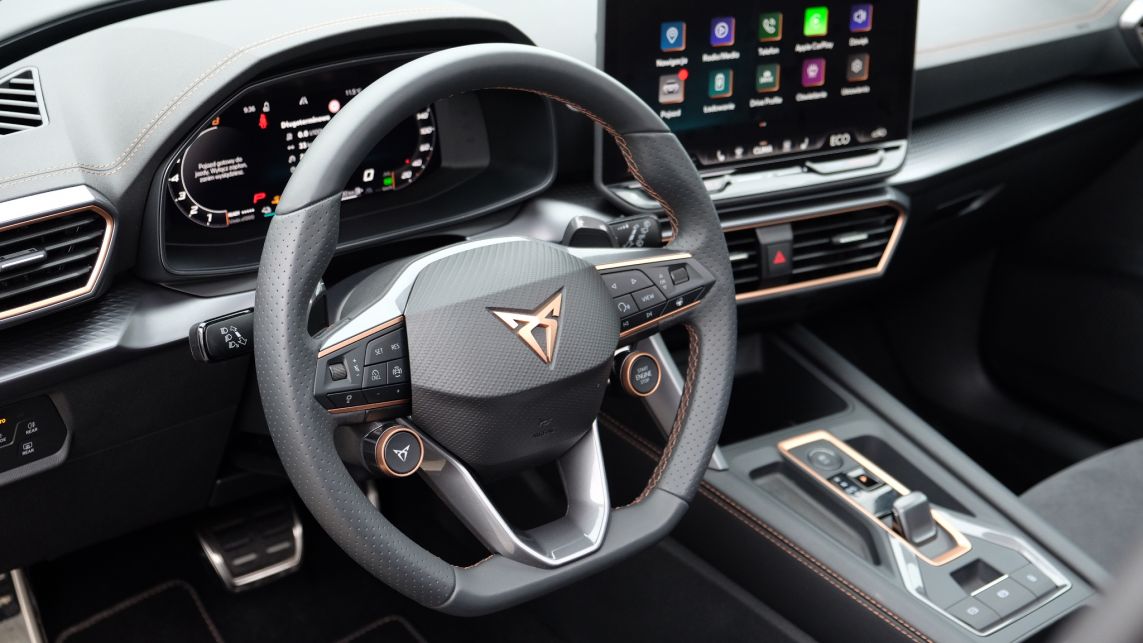 Cupra Leon Sportstourer 1.5 e-Hybrid 272 KM - kierownica