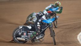 Tai Woffinden (w czerwonym kasku) wraca do ścigania po poważnej kontuzji; (fot. Getty Images) Tai Woffinden (w czerwonym kasku) wraca do ścigania po poważnej kontuzji; (fot. Getty Images)