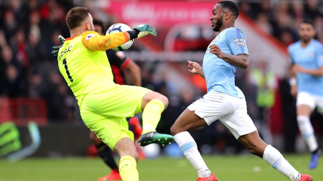 Artur Boruc i Raheem Sterling (fot. Getty Images)