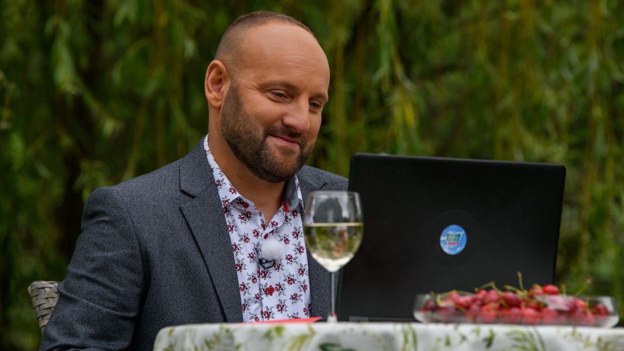 Tomasz R. musiał część swoich spotkań odbyć przez internet (fot. TVP)