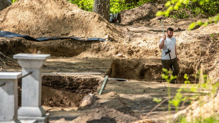 Do przebadania jest wciąż wiele mogił (fot. IPN)
