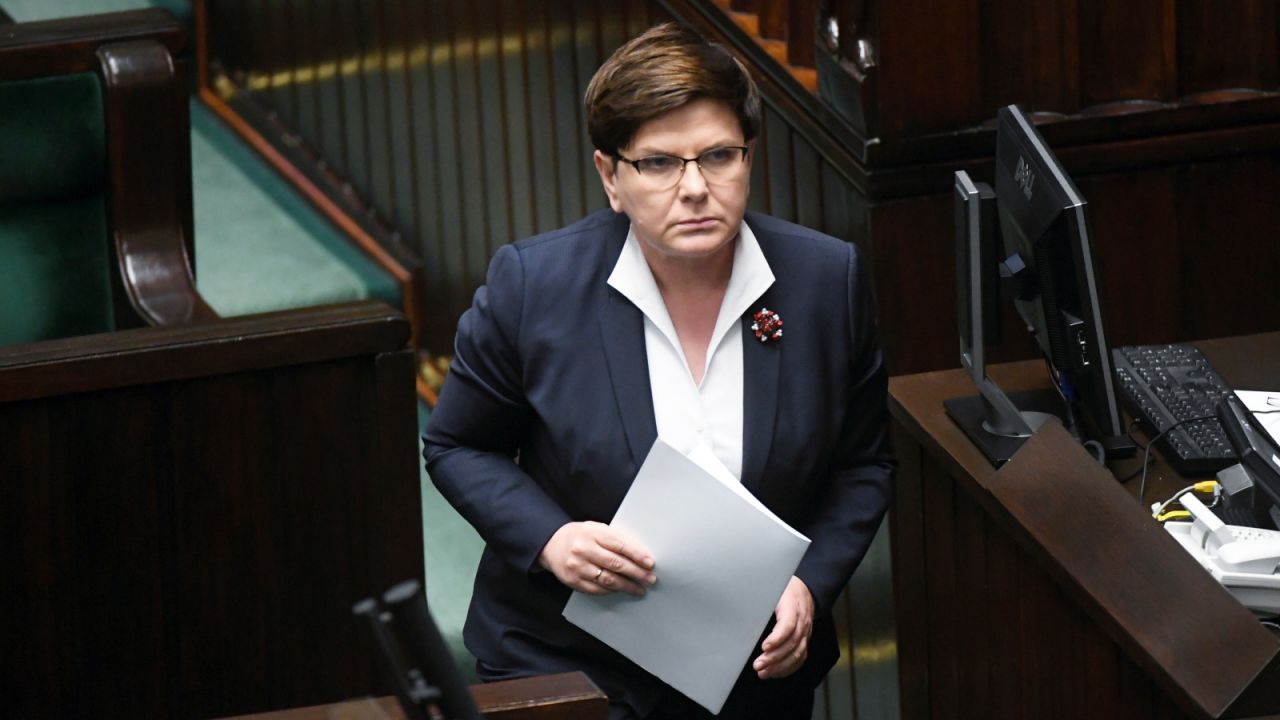 Premier Beata Szydło podczas posiedzenia Sejmu (fot. PAP/Bartłomiej Zborowski) Premier Beata Szydło podczas posiedzenia Sejmu (fot. PAP/Bartłomiej Zborowski)