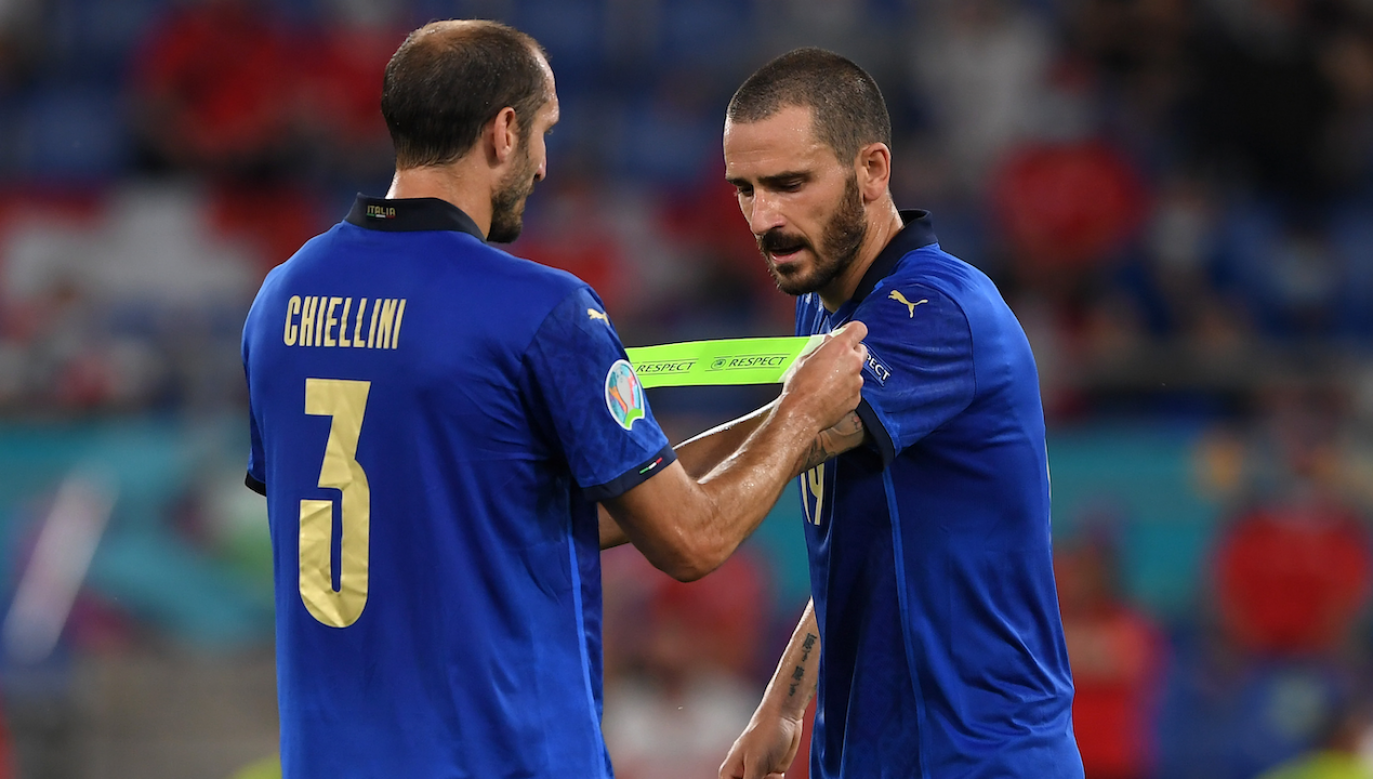 Giorgio Chiellini (L) i Leonardo Bonucci należą do filarów reprezentacji Włoch na Euro 2020 (fot. Getty)