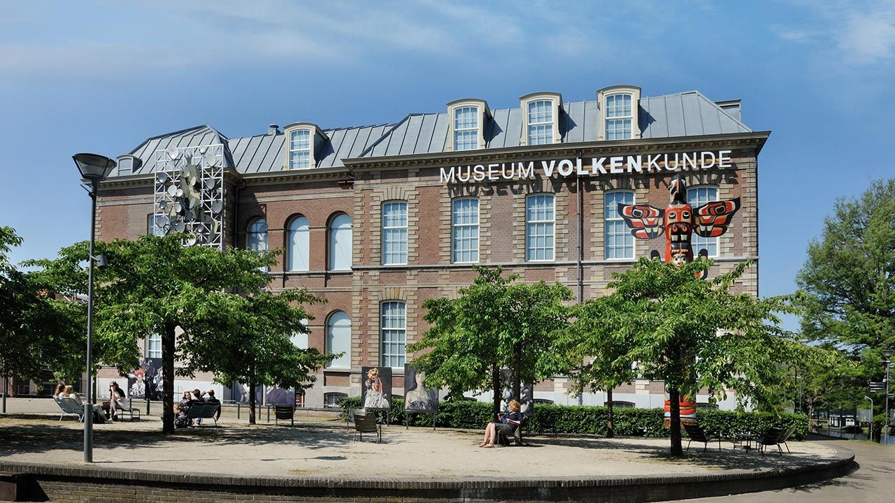 Skradzione przedmioty znajdują się m.in. Muzeum Etnologii w Lejdzie (fot. Shutterstock/Tina Zhou) Skradzione przedmioty znajdują się m.in. Muzeum Etnologii w Lejdzie (fot. Shutterstock/Tina Zhou)
