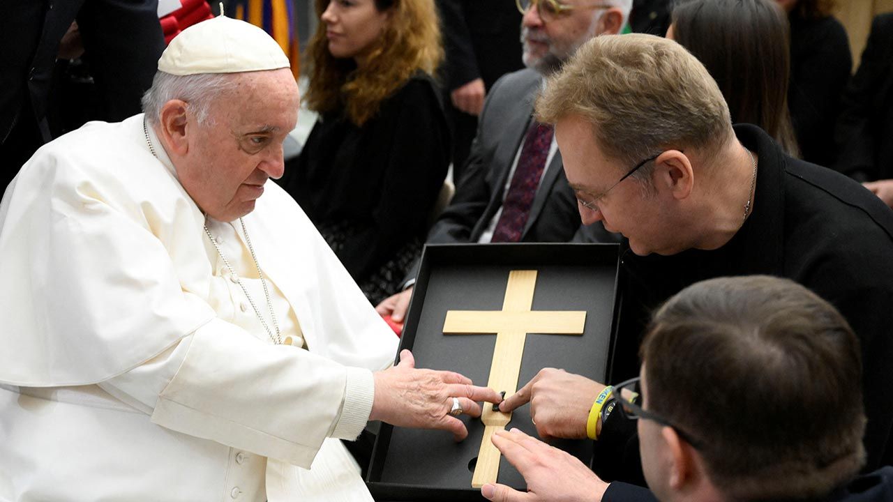 Mer Lwowa uczestniczył w audiencji z papieżem Franciszkiem (fot. VATICAN MEDIA / Reuters / Forum)