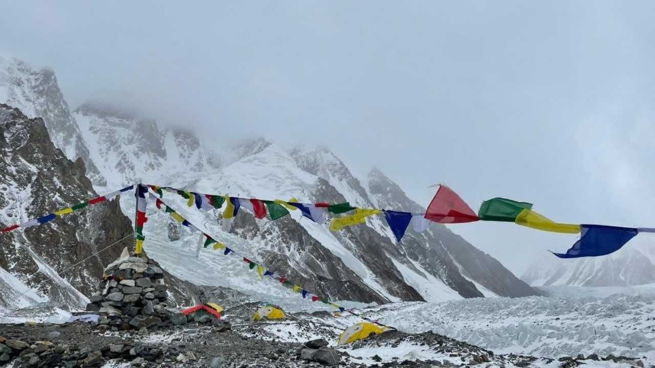 Atak na K2 musi poczekać (fot. TT/Magdalena Gorzkowska) Atak na K2 musi poczekać (fot. TT/Magdalena Gorzkowska)
