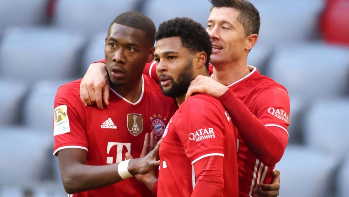Od lewej: David Alaba, Robert Lewandowski i Serge Gnabry (fot. Getty Images)