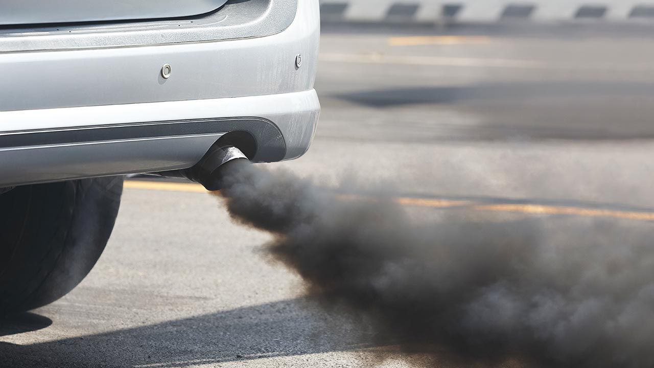 Branża motoryzacyjna boi się nowych limitów CO2 (fot. Shutterstock/oa55) Branża motoryzacyjna boi się nowych limitów CO2 (fot. Shutterstock/oa55)