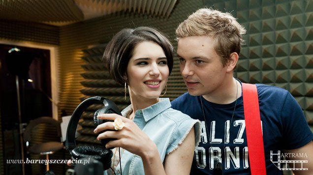 Michalina Olszańska i Marek Molak w studiu nagraniowym