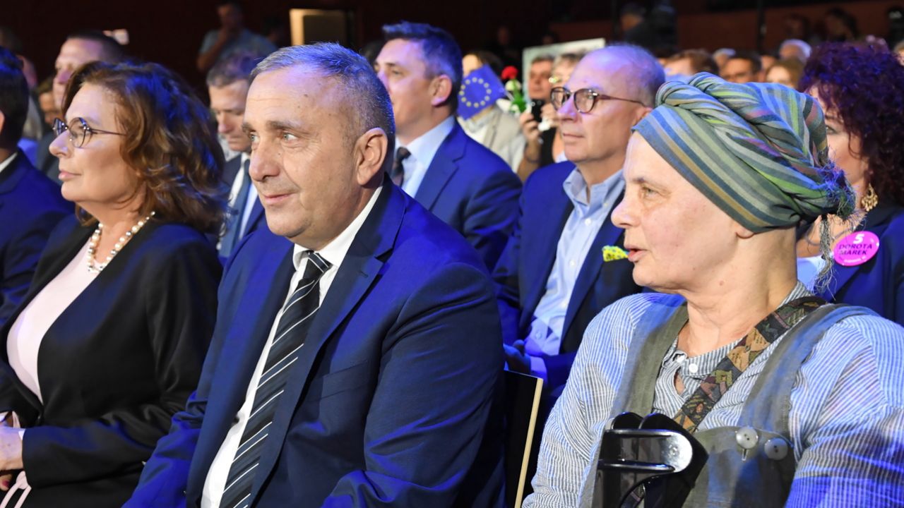 Janina Ochojska (pierwsza z prawej) o wydarzeniach w Kuźnicy i imigrantach (fot. PAP/Jacek Bednarczyk)